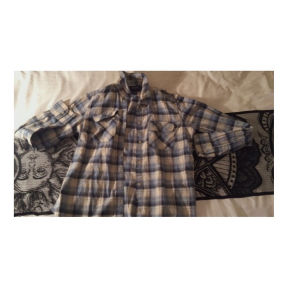 🌐 Long sleeve button up 🌐 - Picture 1 of 2